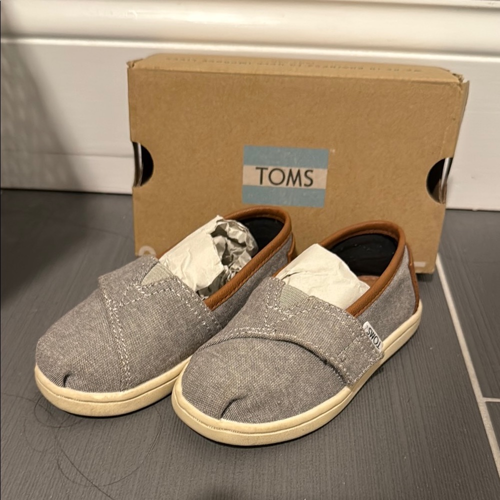 TOMS Classic Tiny 6 Frost Gray Chambray Leather Shoes